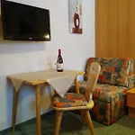 Haus Edelweiss B&B 3*