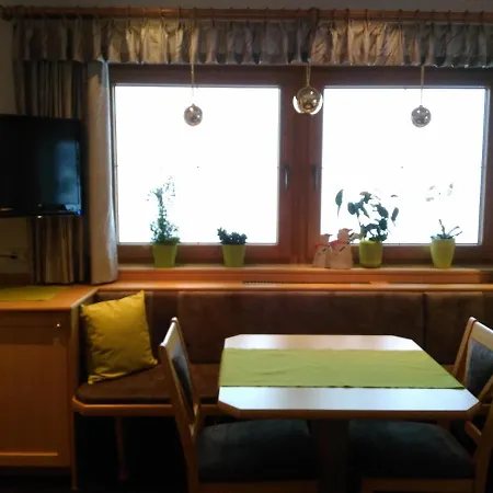 Haus Edelweiss Alojamento de Acomodação e Pequeno-almoço Jerzens